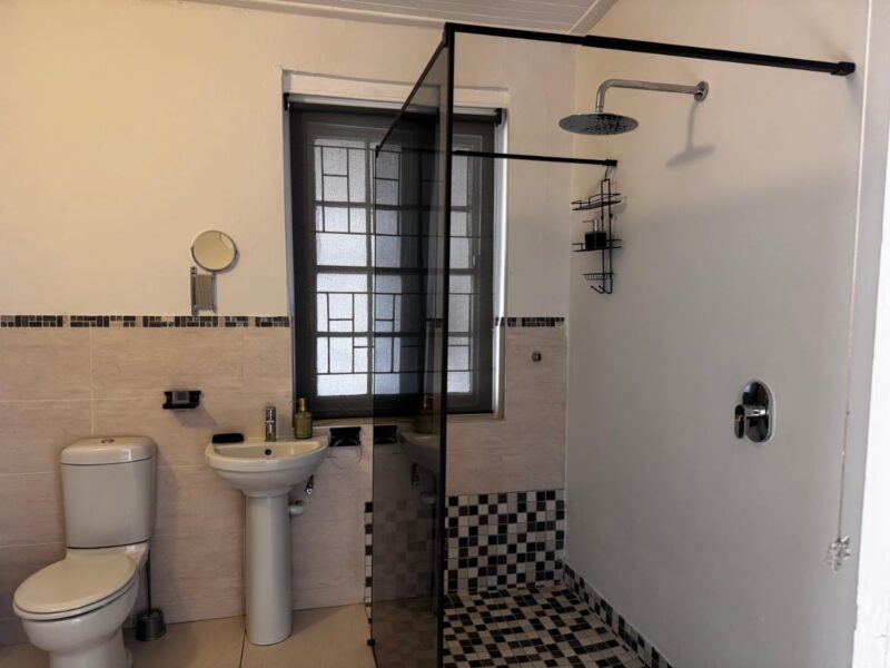 queen-shower-only-202708 (2)